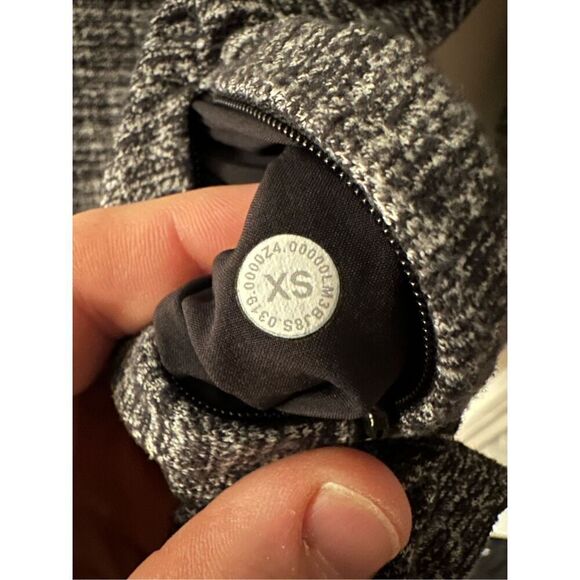 Mens Lululemon Surge Warm 1/2 Zip Heathered Black XS - Picture 4 of 4